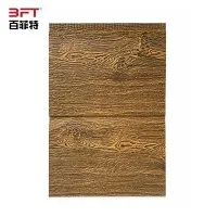 Paneles de fachada metálicos con aspecto de madera y aislamiento de espuma de poliuretano